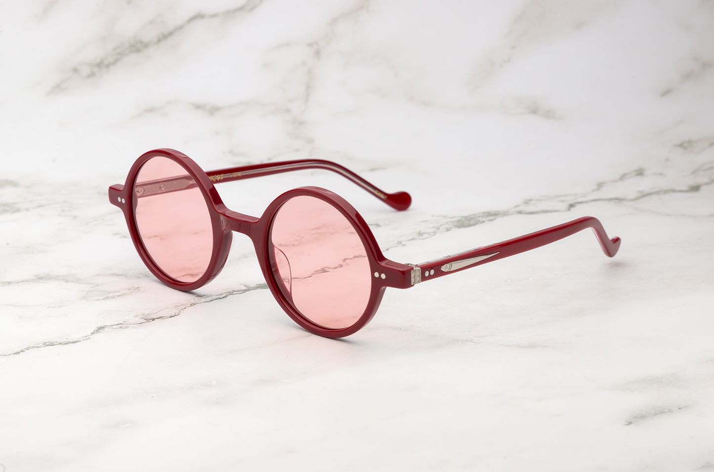 The finely crafted red rounded sunglasses from the Kopajos Petra line.
