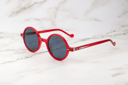 The unique shape of the Kopajos Petra round shaped face sunglasses.