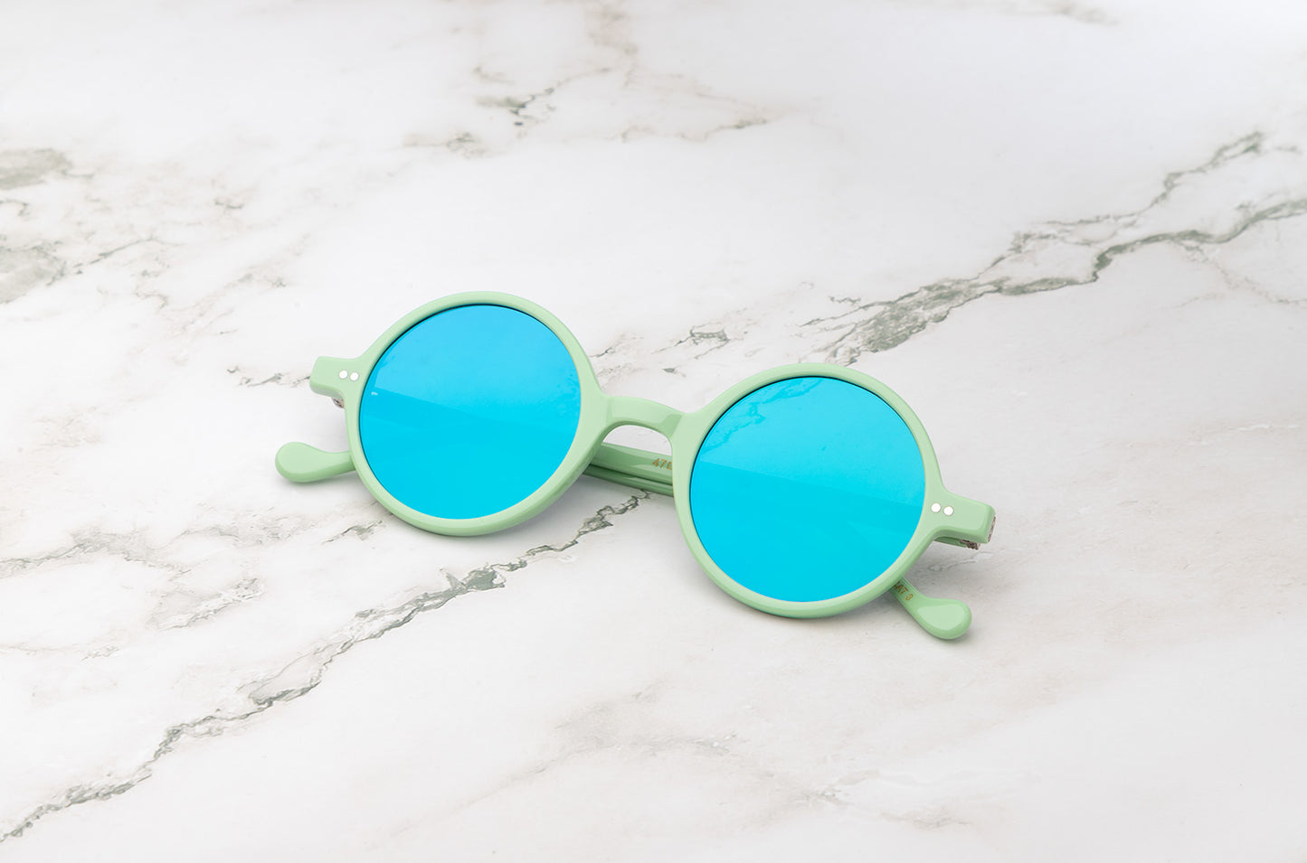 Kopajos Petra round sunglasses with green frame and mirror polarized lenses


