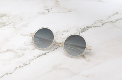 The perfect travel companion: the Petra round sunglasses by Kopajos.