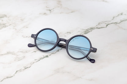 The retro style of the Kopajos Petra sunglasses with modern materials and colors