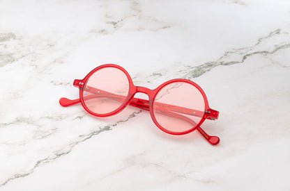 Find the best face shape for round sunglasses with the Kopajos Petra.
