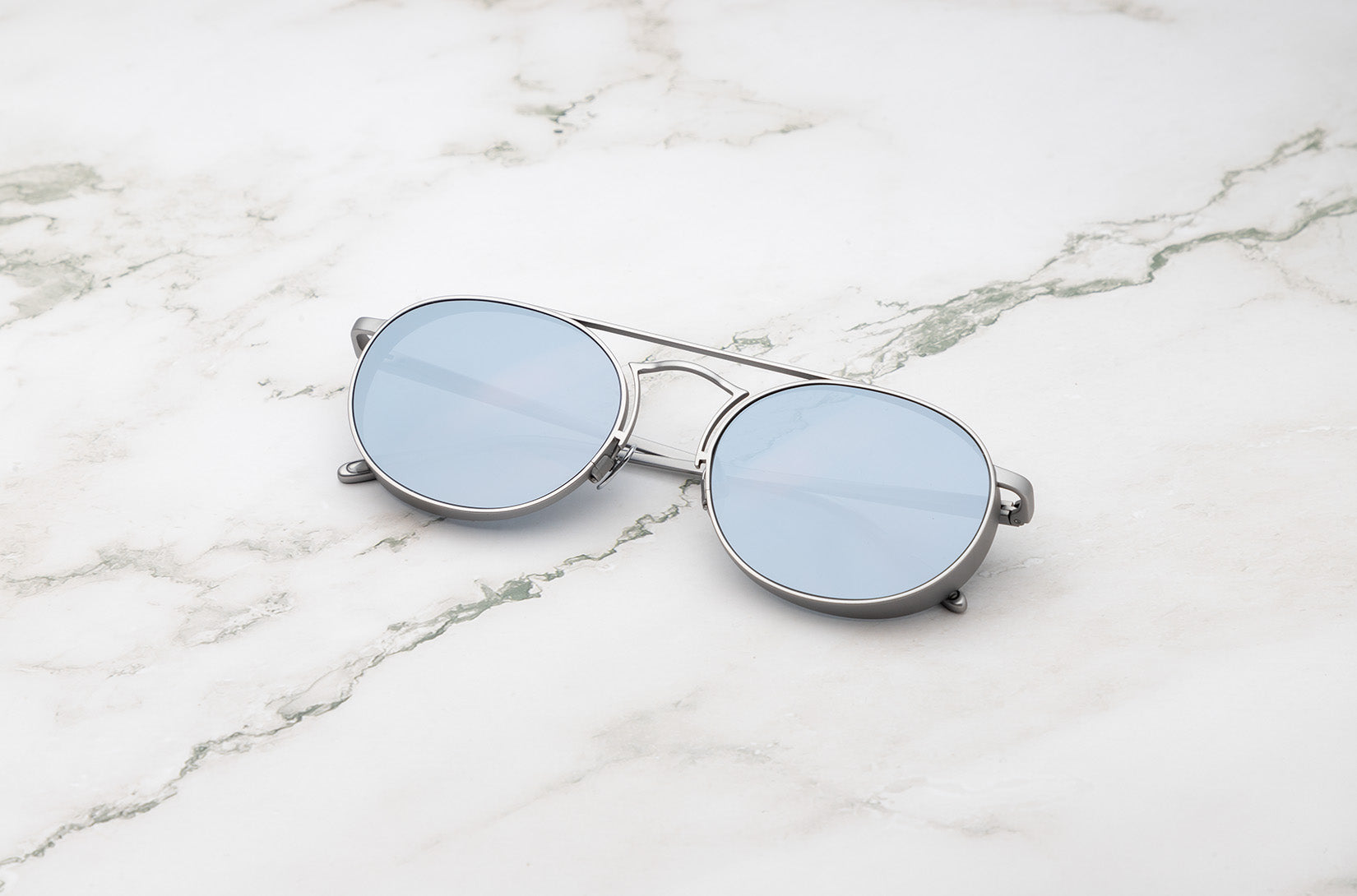 Matte Silver Round Silver Mirrored Sunglasses Ray-Ban B&L W2390